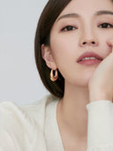 Luna Huggie Hoops -